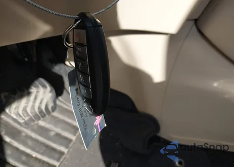 2017 Nissan Rogue Sl z USA, uszkodzony, nr VIN 5N1AT2MV8HC825741